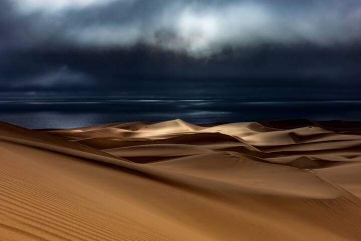 Photographie intitulée "Lueur sur les dunes" par Mathieu Pujol, Œuvre d'art originale, Photographie numérique Monté sur Alum…