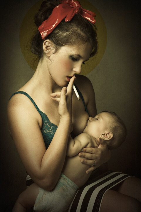 Photography titled "Smoking Mum" by Mathilde Oscar, Original Artwork, Digital Photography