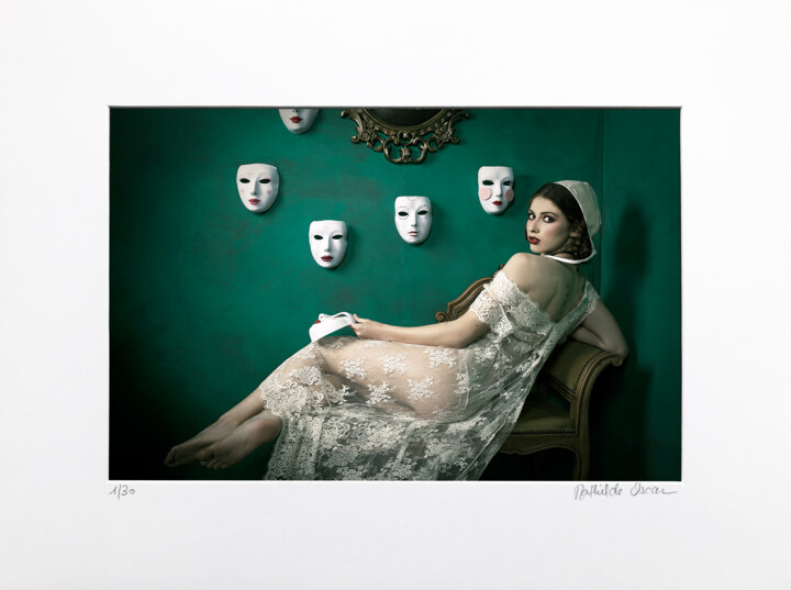 Photography titled "La beauté factice -…" by Mathilde Oscar, Original Artwork, Digital Photography Mounted on Cardboard