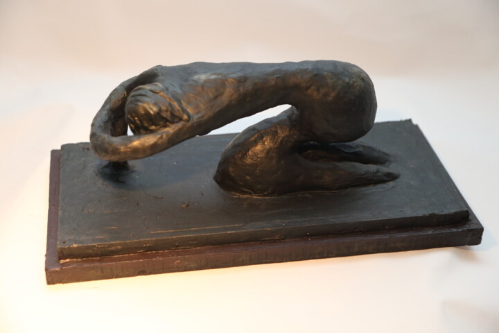 Rzeźba zatytułowany „Prostrazione” autorstwa Mauro Vaccai, Oryginalna praca, Glina