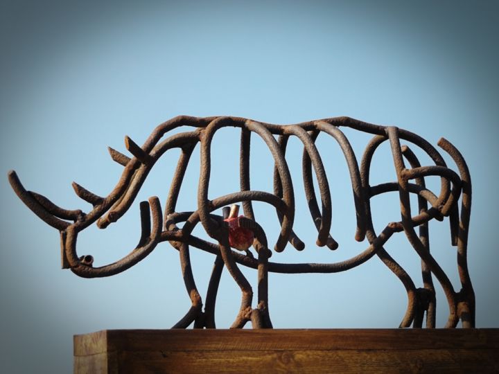 Sculpture intitulée "Rinoceronte" par Mavis Gardella, Œuvre d'art originale, Métaux