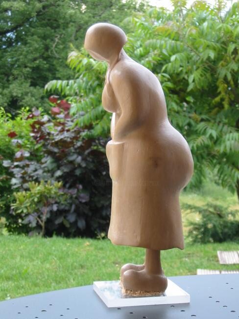 Скульптура под названием "Mémé trifouille dan…" - Max Bernard, Подлинное произведение искусства, Дерево