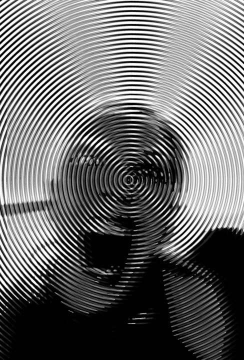 Photographie intitulée "dont-look-at-me.jpg" par Maya Hk, Œuvre d'art originale,