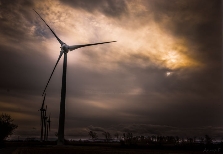 Photographie intitulée "éolienne" par Anna Fratoni, Œuvre d'art originale