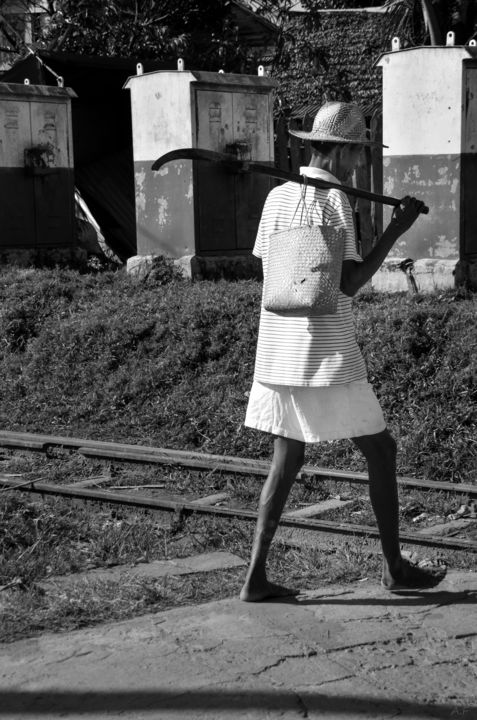 Fotografía titulada "L'homme en blanc" por Anna Fratoni, Obra de arte original