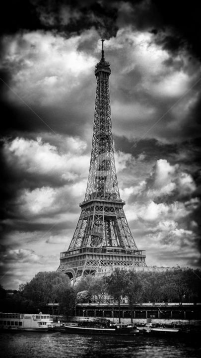 Fotografia intitulada ""Eiffel Tower"" por Michael C Bertsch, Obras de arte originais, Fotografia digital