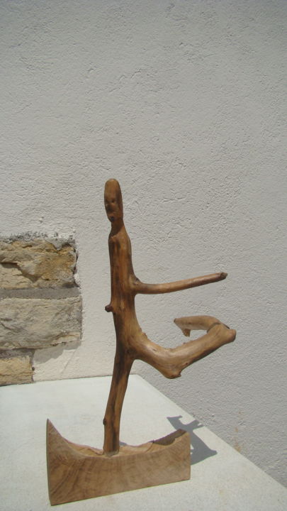 Sculpture titled "l'homme aux semelle…" by Martine Chatain Ottelé, Original Artwork, Wood