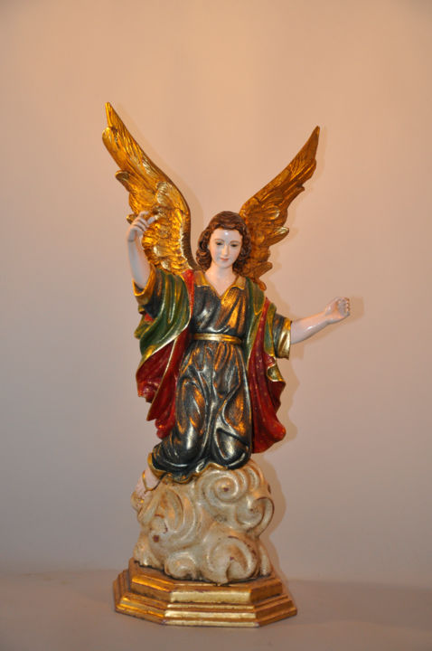 Skulptur mit dem Titel "Arcangel San Gabriel" von Carolina Silva, Original-Kunstwerk, Holz