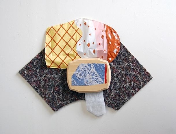 Collages intitulée "ICE CREAM COLLAR" par Megan Stroech, Œuvre d'art originale, Textiles