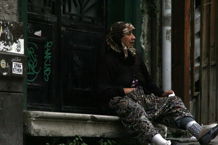 "Teyze ve Sokak" başlıklı Fotoğraf Aleattin Beyazkılınç tarafından, Orijinal sanat