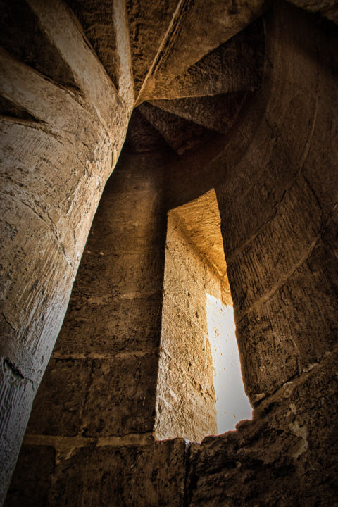 Fotografía titulada "Inside the minaret…" por Mahmoud Al-Fiky, Obra de arte original