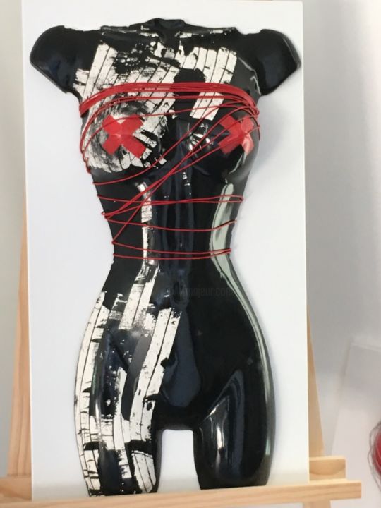 Sculpture titled "Urban woman" by Linah Marx, Original Artwork, Plaster