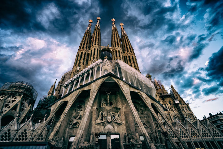Fotografie getiteld "La Sagrada Familia" door Merthan Kortan, Origineel Kunstwerk, Digitale fotografie