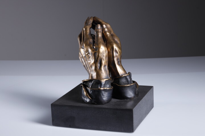 Sculpture intitulée "Praying HANDS" par Meryem Doğan, Œuvre d'art originale, Bronze