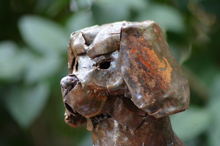 Sculpture titled "zittende hond H 48…" by Luc Maes, Original Artwork, Metals