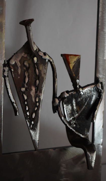 Skulptur mit dem Titel "Confinement" von Métalucubration, Original-Kunstwerk, Metalle