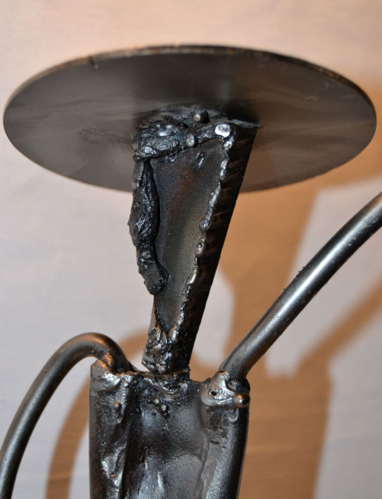 Skulptur mit dem Titel ""Taxi"" von Métalucubration, Original-Kunstwerk, Metalle