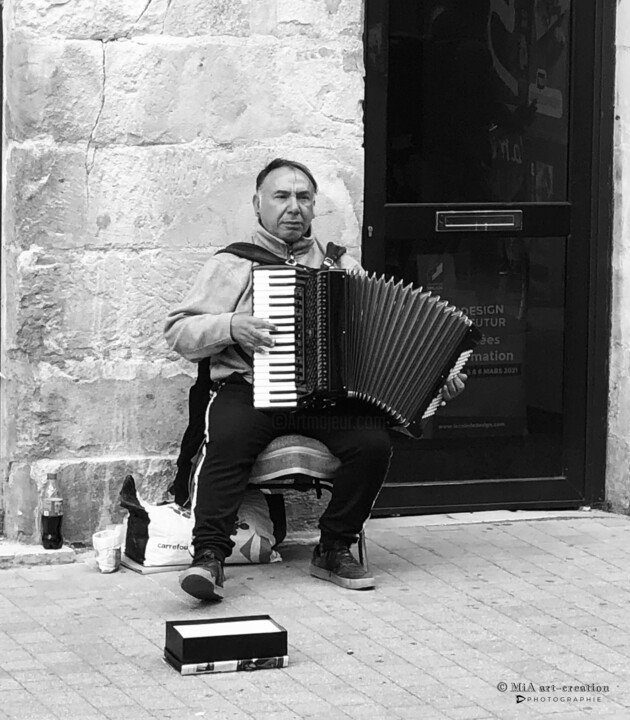 Fotografia intitolato "Accordéoniste - 112" da Mia Art-Creation, Opera d'arte originale, Fotografia digitale