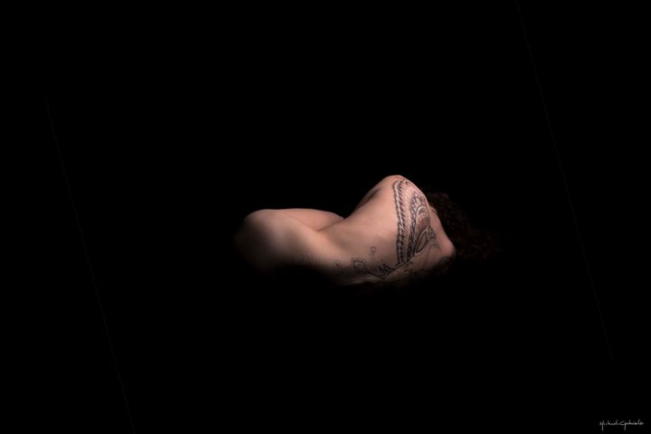 Photographie intitulée "Tattooed Woman 2 (u…" par Michael Gabriele, Œuvre d'art originale,