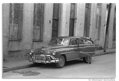 Fotografia intitolato "Buick in Havanna" da Michael Schultes, Opera d'arte originale