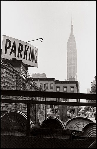 Fotografie getiteld "Empire State Parkin…" door Michel Berberian, Origineel Kunstwerk