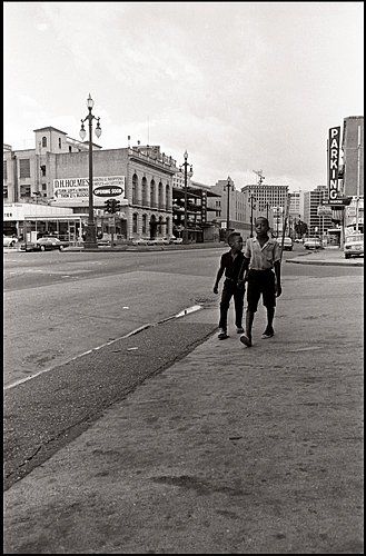 Fotografía titulada "Dans la rue à New O…" por Michel Berberian, Obra de arte original