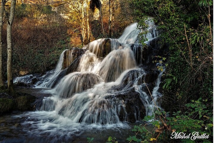 Photography titled "Cascade de Lucey" by Michel Guillet, Original Artwork, Non Manipulated Photography