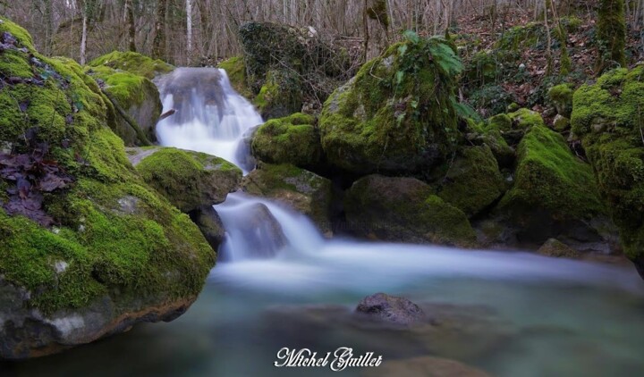 「Torrent de montagne」というタイトルの写真撮影 Michel Guilletによって, オリジナルのアートワーク, 操作されていない写真