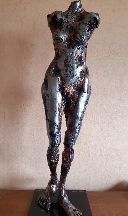 Sculpture titled "femme marchant 2" by Michel Marzin, Original Artwork, Metals