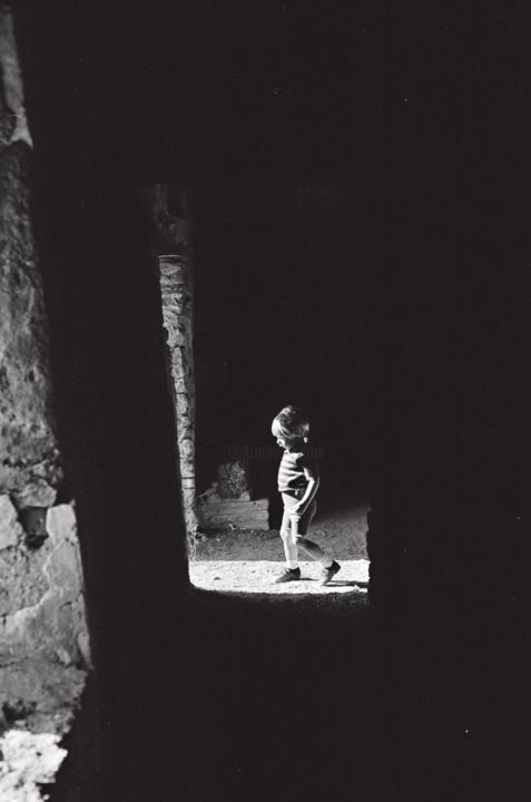Fotografia zatytułowany „L'enfant” autorstwa Michel Poirier, Oryginalna praca, Fotografia filmowa