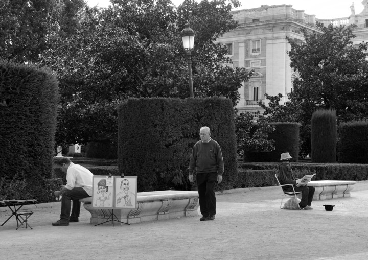 Fotografie mit dem Titel "Madrid Dans le squa…" von Michel Volle, Original-Kunstwerk