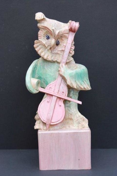Sculpture intitulée "Hibou violoncelliste" par Michel Ferre, Œuvre d'art originale, Bois