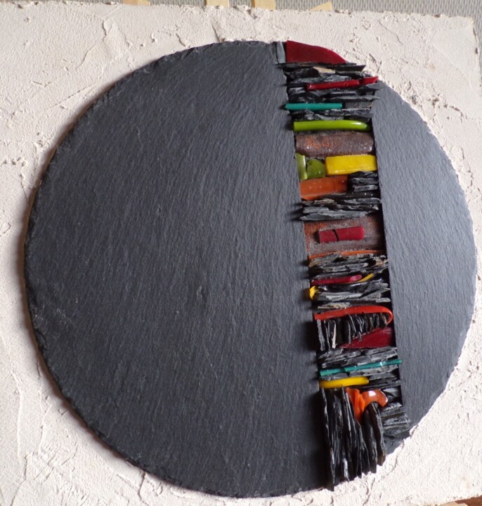 Collages titled "cercle celtique" by Michelle Vaillant, Original Artwork, Mosaic Mounted on Wood Panel