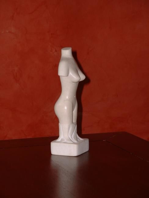 Sculpture titled "femme nue" by Michel Thevenet, Original Artwork, Stone