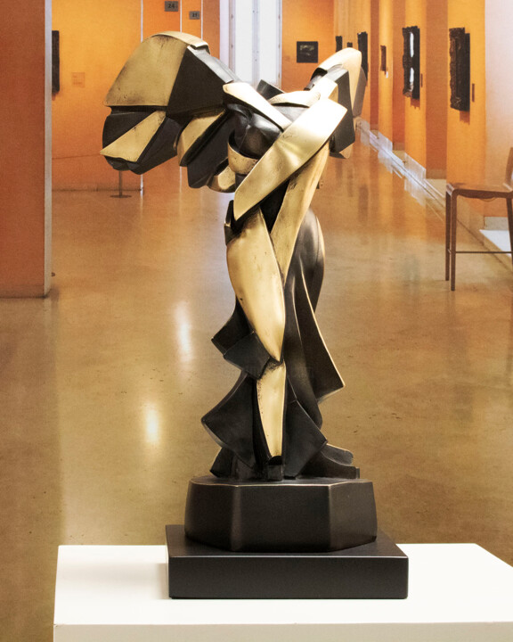 Skulptur mit dem Titel "Harmony of Samothra…" von Miguel Guía, Original-Kunstwerk, Bronze
