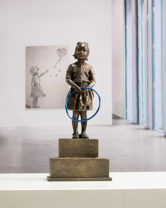 Sculpture titled "Girl with blue hoop" by Miguel Guía, Original Artwork, Bronze