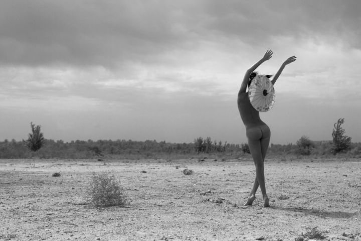 Fotografia zatytułowany „dance with umbrella” autorstwa Mikhail Faletkin, Oryginalna praca, Fotografia cyfrowa