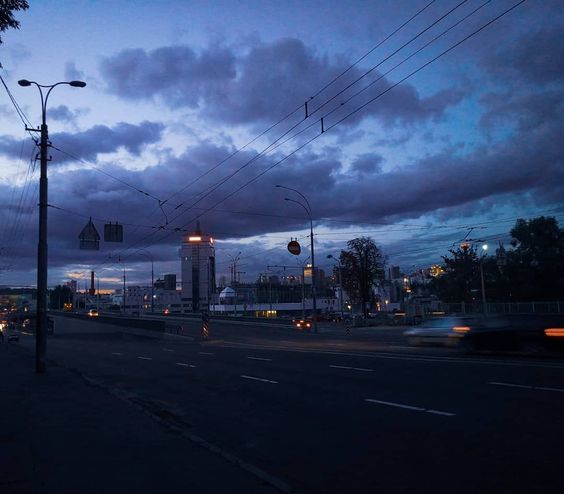 Photographie intitulée "Evening city" par Milf Arty, Œuvre d'art originale, Photographie numérique