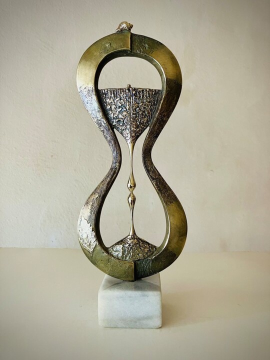 「A sand clock」というタイトルの彫刻 Milko Dobrevによって, オリジナルのアートワーク, ブロンズ