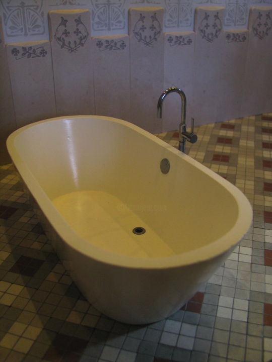 Handwerk mit dem Titel "modern bathtub" von Francisco Del Pozo Parés, Original-Kunstwerk