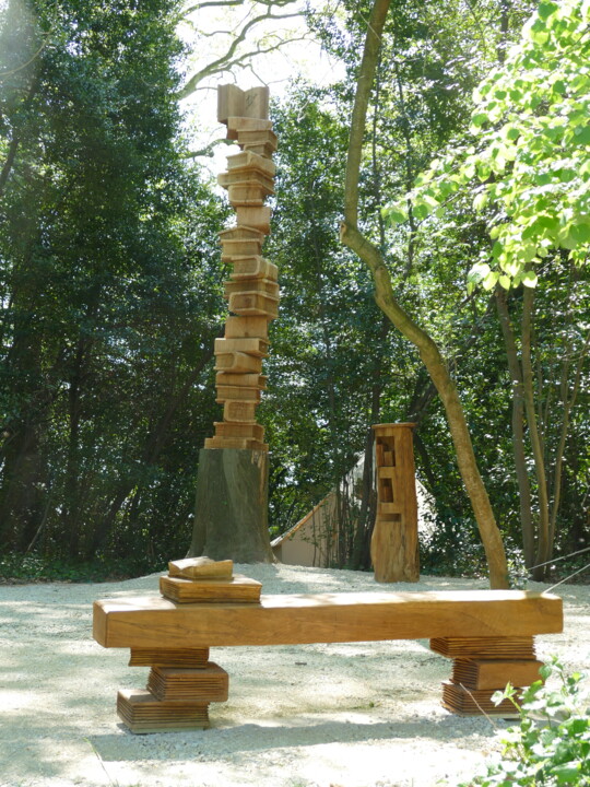 Sculpture titled "Pile de livres arbr…" by Mirèo, Original Artwork, Wood