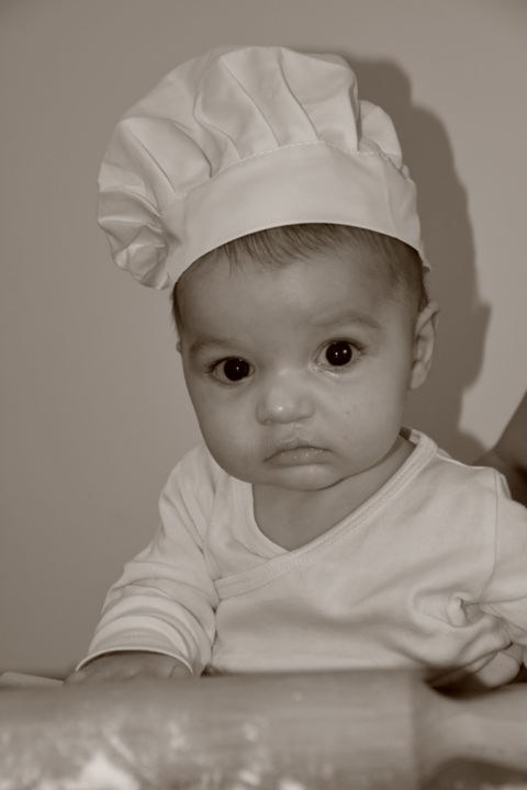 Photographie intitulée "Cute baker in kitch…" par Magico110, Œuvre d'art originale, Photographie numérique