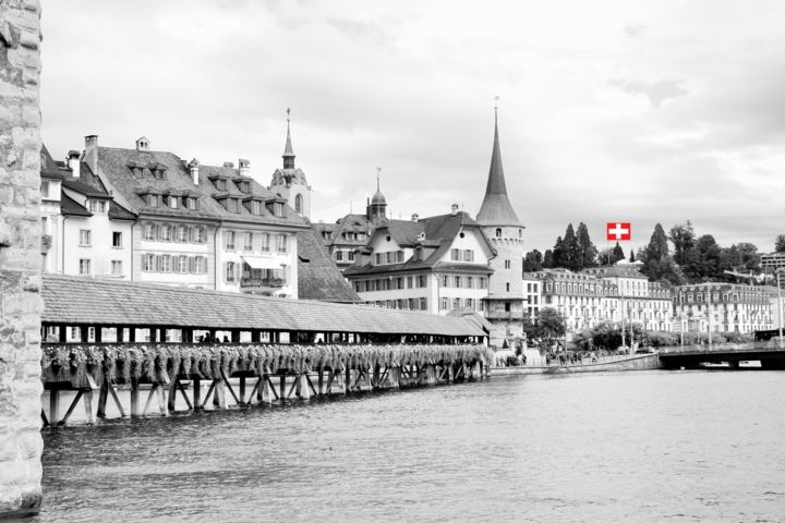 Photographie intitulée "Chapel bridge in Lu…" par Magico110, Œuvre d'art originale, Photographie numérique