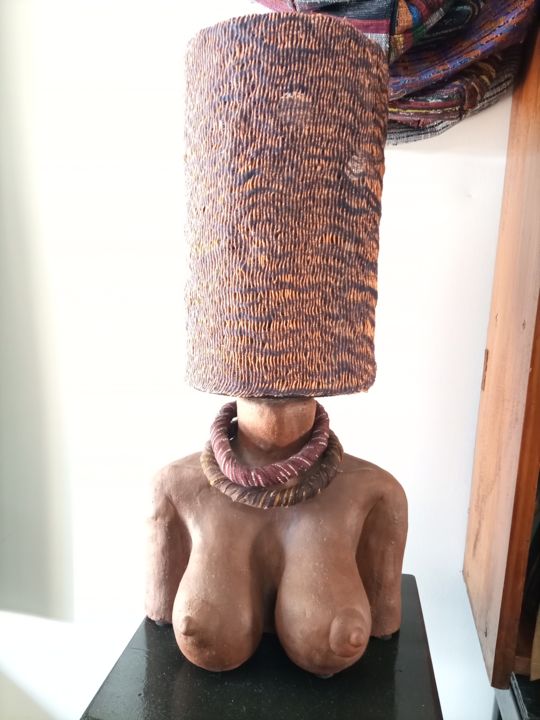 Γλυπτική με τίτλο "Lampshade,Woman art…" από Jafeth Moiane, Αυθεντικά έργα τέχνης, Πηλός