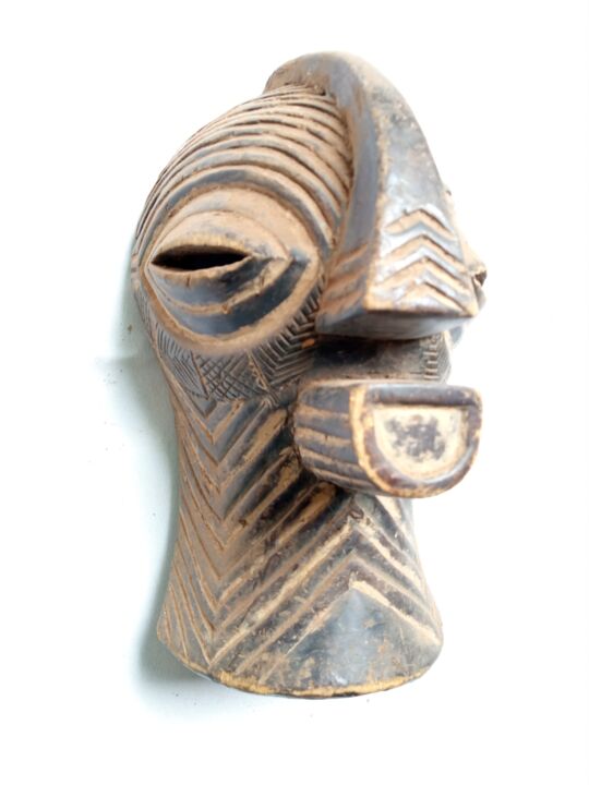 Sculpture titled "Masque africain vin…" by Jafeth Moiane, Original Artwork, Wood