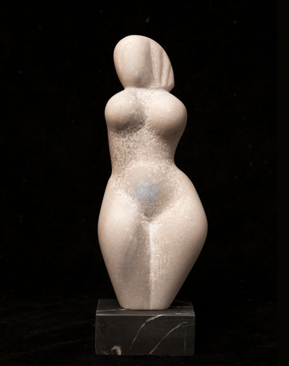 Escultura titulada "A naked marble fema…" por Mladen Milanov, Obra de arte original, Piedra