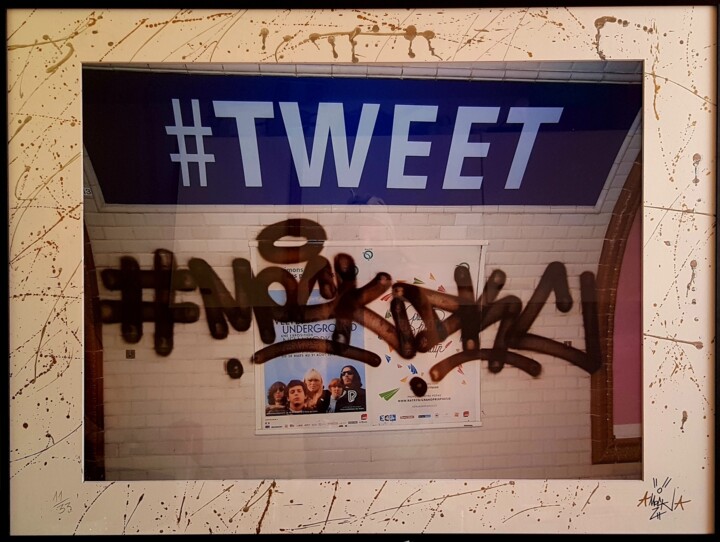 Photography titled "#Tweet ⭐ Réhausseme…" by ⭐Mock⭐, Original Artwork, Analog photography Mounted on Other rigid panel