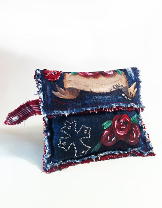 Textile Art titled "Cross and Roses" by Modesty, Original Artwork