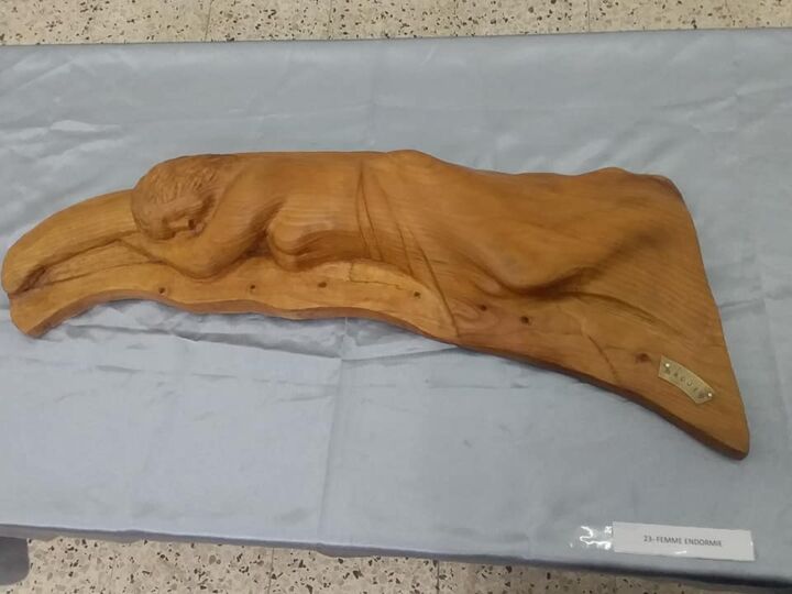 Sculpture intitulée "Femme endormie" par Mohamed Nadjib Bensaid, Œuvre d'art originale, Bois