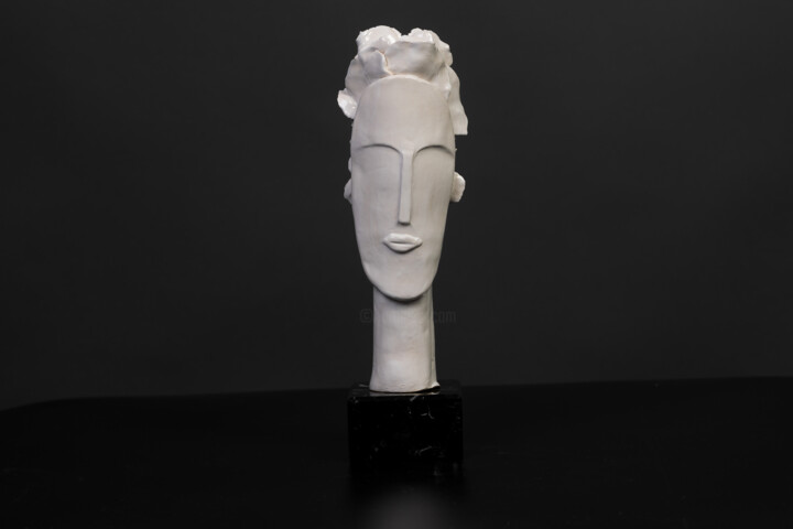 Skulptur mit dem Titel "LILY" von Monika Hartl, Original-Kunstwerk, Keramik